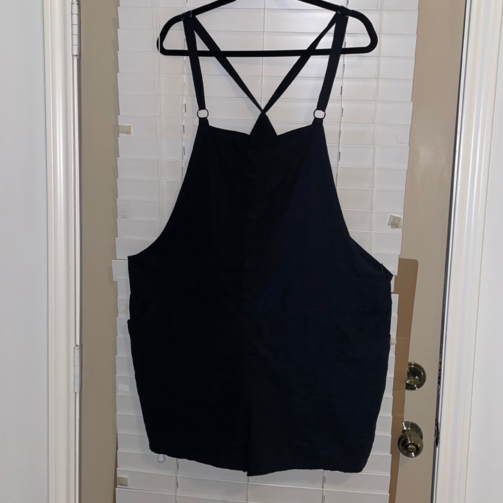 Torrid Black linen romper shorts w/adj. straps front/back pockets • Size 3